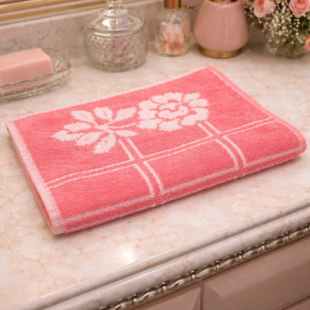 Vintage Pink White Reversible Floral Bath Towel 22x38 Retro 60s 70s